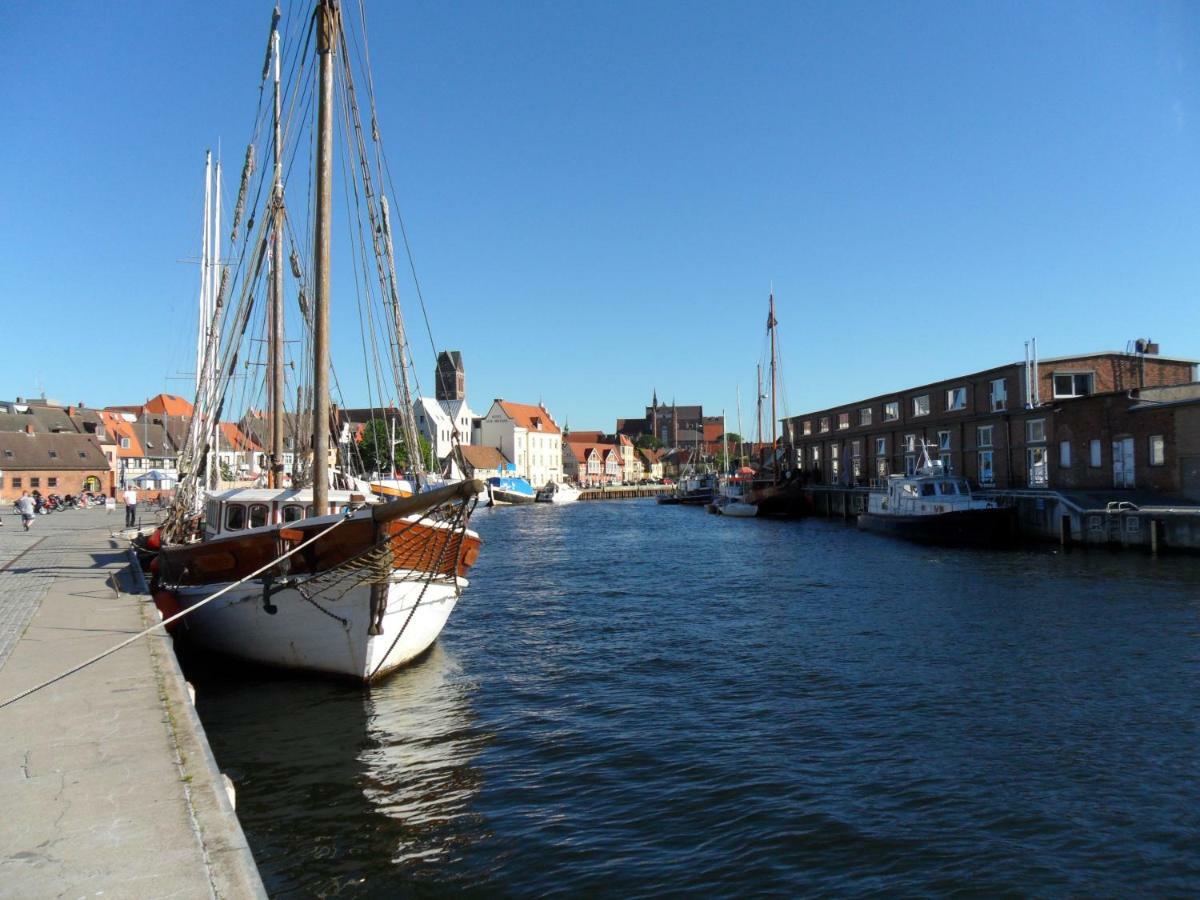 Seestern Am Hafen Mit Balkon - Abc139 By AbcWißmar Exterior foto